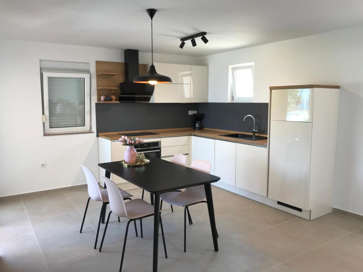 Nino Apartament *